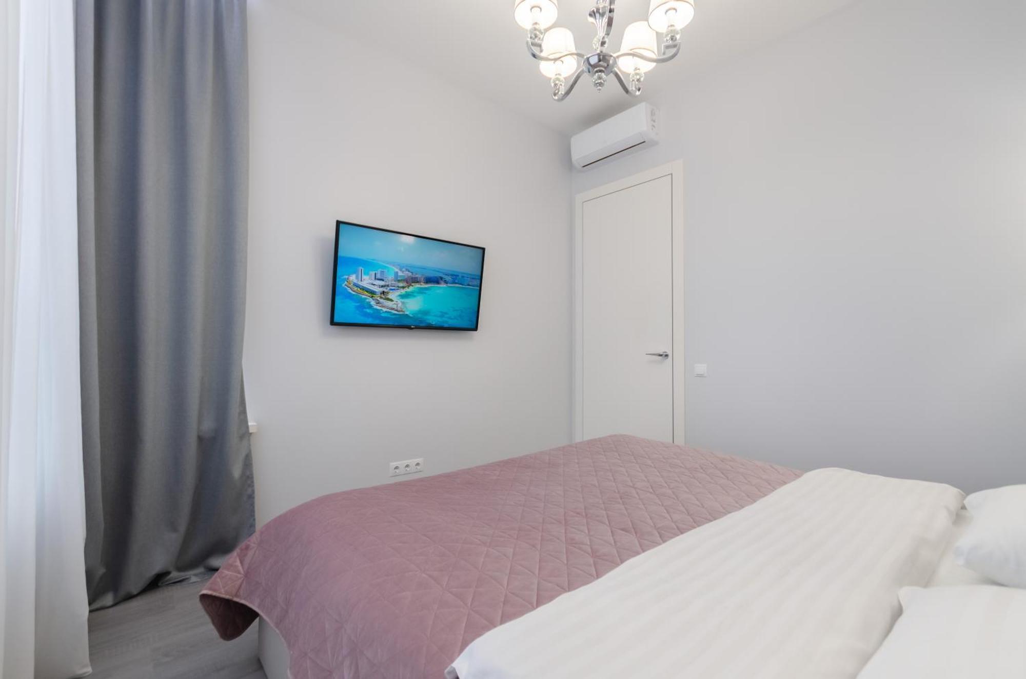 Petrovdom 408-467-471-277-377 In Central Park Cozy Apartments Київ Екстер'єр фото